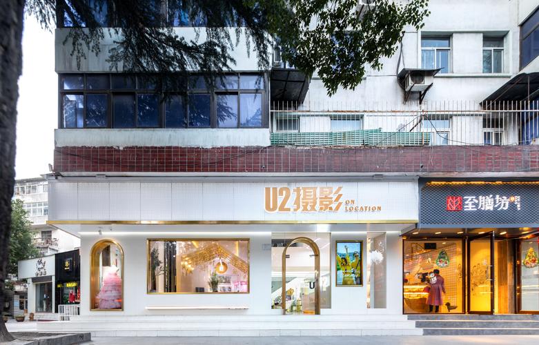 街道拍照店铺招牌夜景拍摄怎么构图