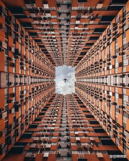 变换拍摄角度，展现多元视角