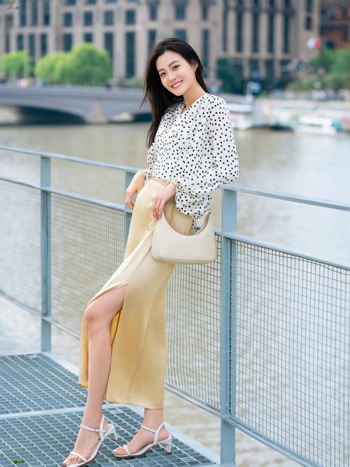 摆出自然且有表现力的姿势