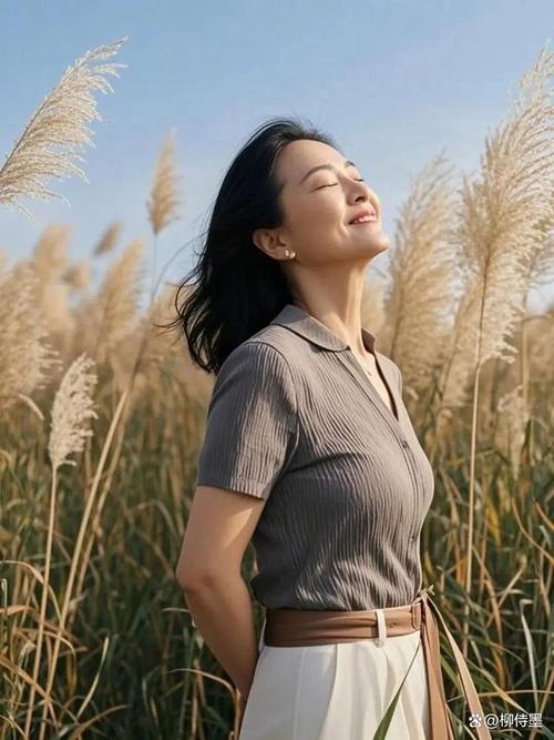 中年女性拍照怎么显优雅？摆什么姿势