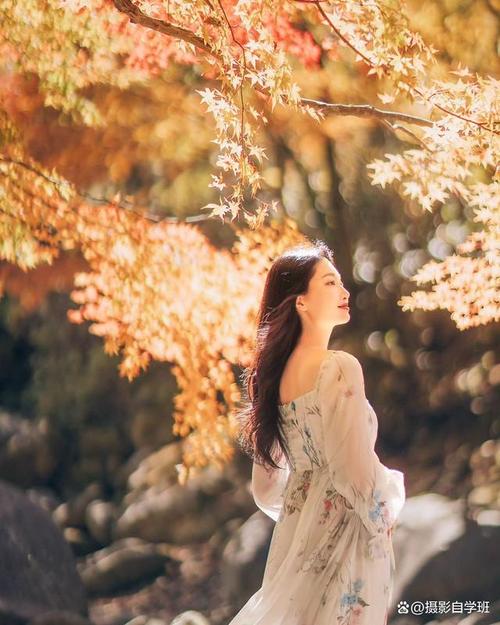 中年女性如何优雅拍照？哪些着装和姿势比较合适