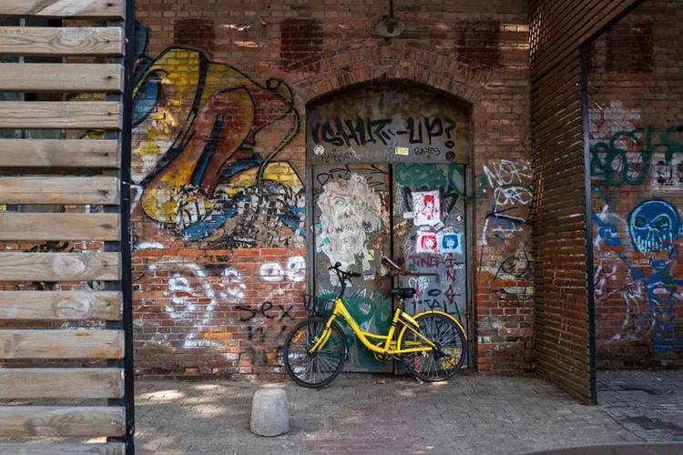 被别人涂鸦过的图片怎么还原？AI能修复到什么程度