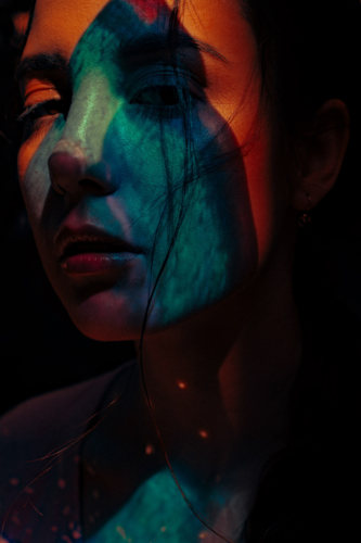 运用色彩搭配营造视觉冲击