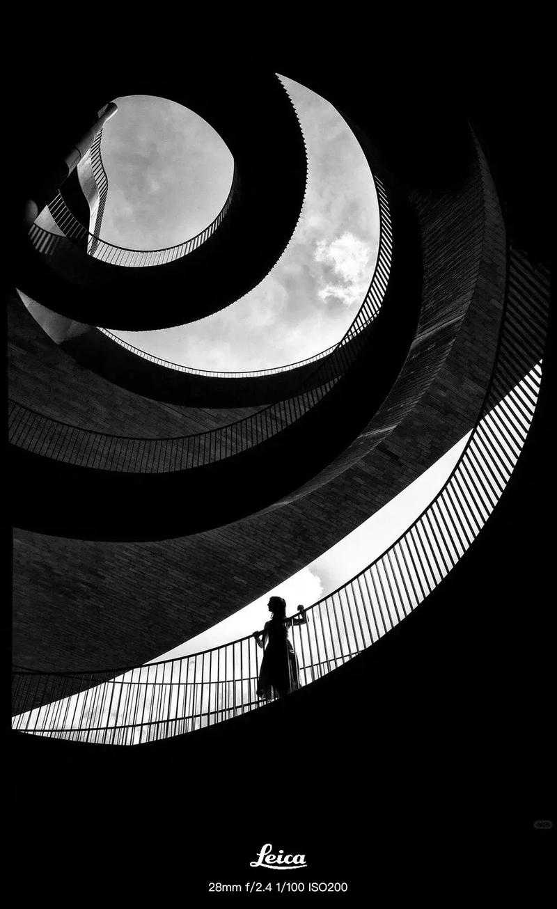 降低饱和度与提高对比度的配合